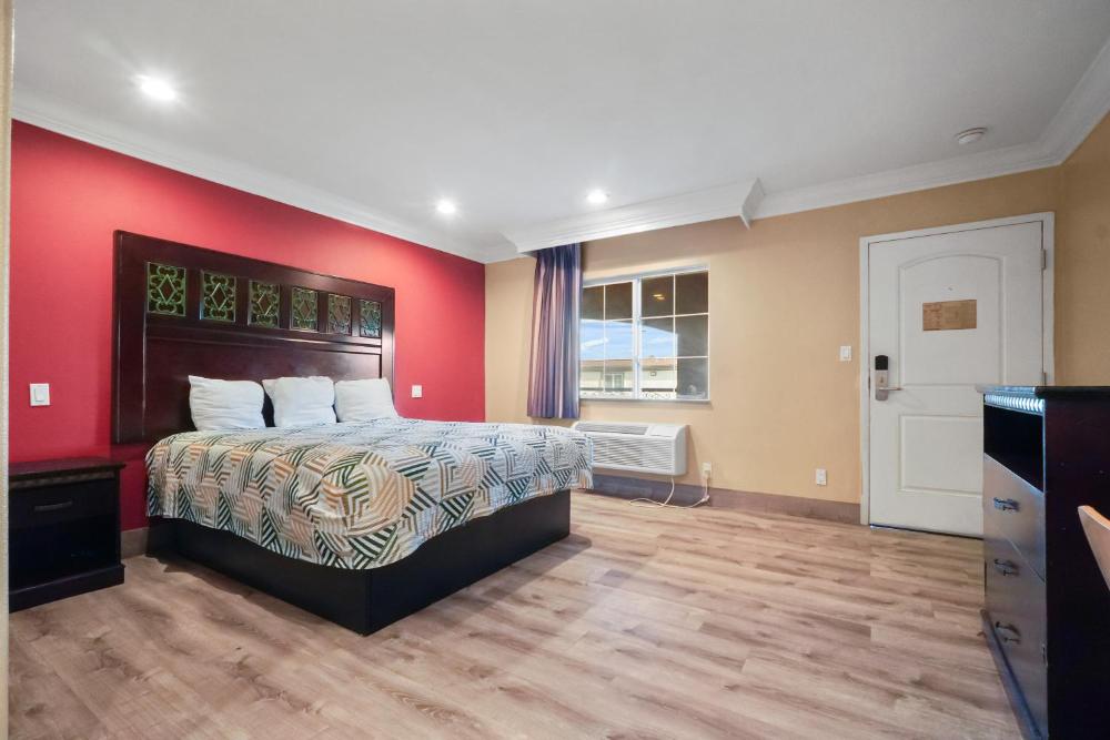 Queen Room interior